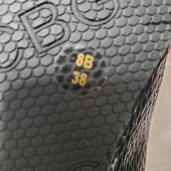 BCBG Vintage Snakeskin Flats NWOT - Picture 7 of 8